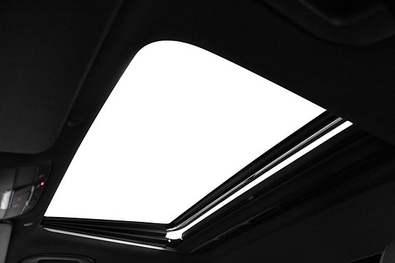 Mercedes-Benz EQC400 12 of 30