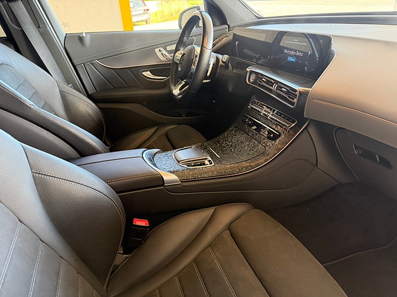 Mercedes-Benz EQC400 14 of 30