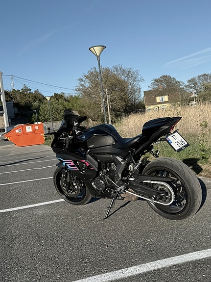 Yamaha R7 8 of 8
