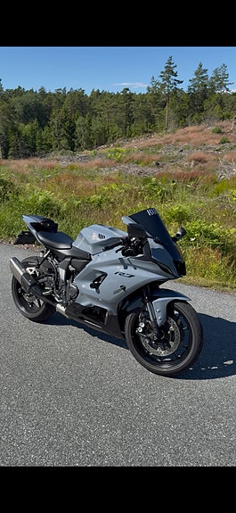Yamaha R7 2 of 8