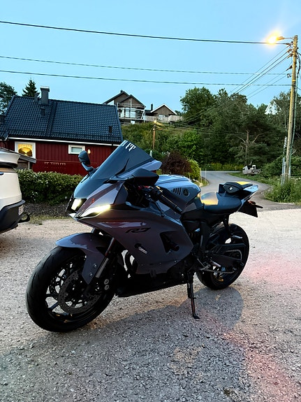 Yamaha R7 7 of 8