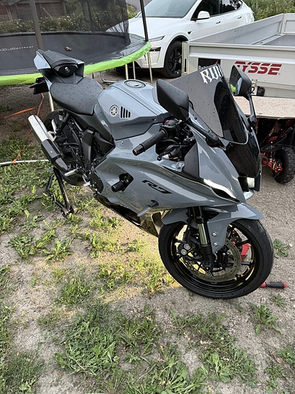 Yamaha R7 6 of 8