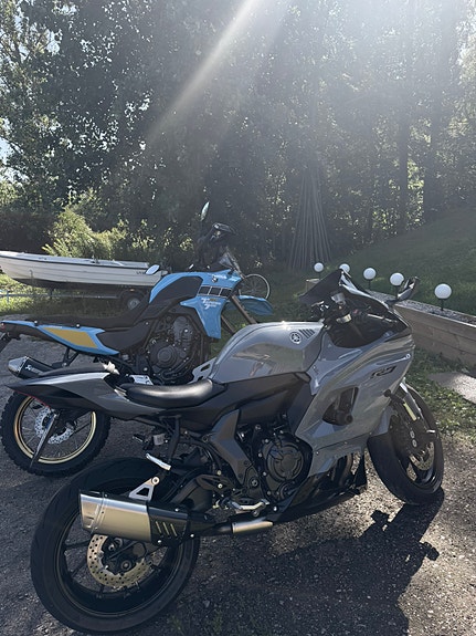 Yamaha R7 5 of 8