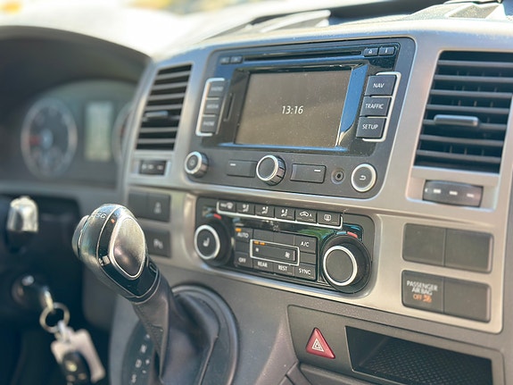 Volkswagen Caravelle 12 of 26