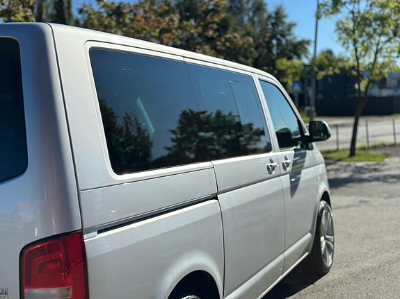 Volkswagen Caravelle 23 of 26