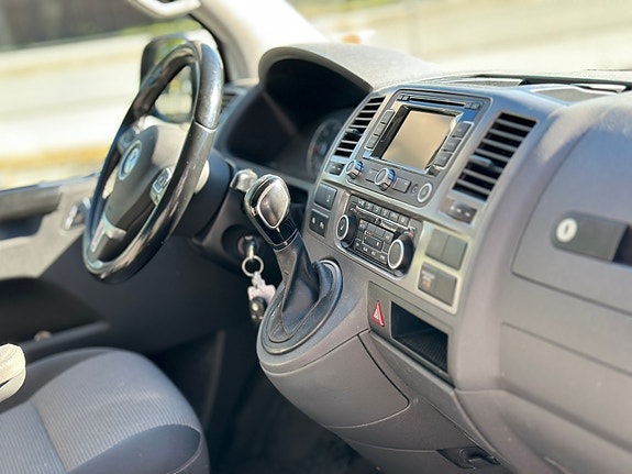 Volkswagen Caravelle 5 of 26