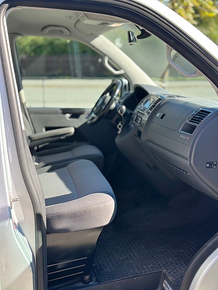 Volkswagen Caravelle 4 of 26