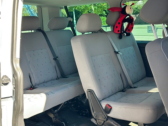 Volkswagen Caravelle 18 of 26
