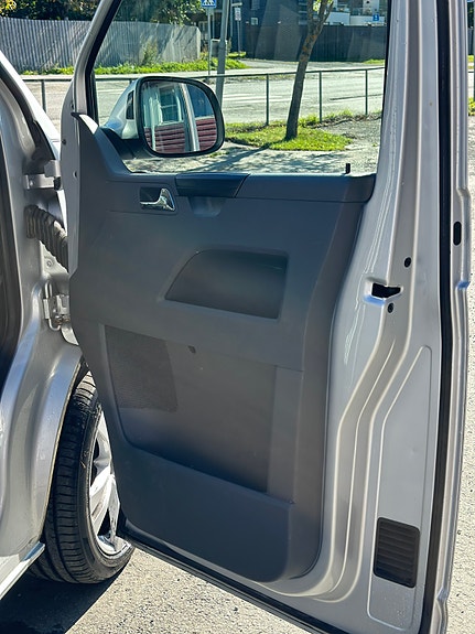 Volkswagen Caravelle 15 of 26