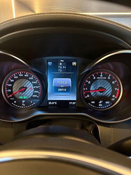 Mercedes-Benz C63 13 of 17