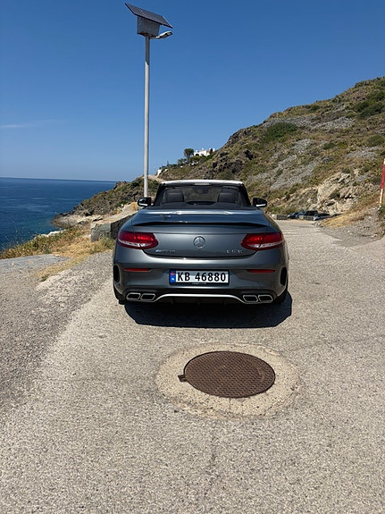 Mercedes-Benz C63 10 of 17