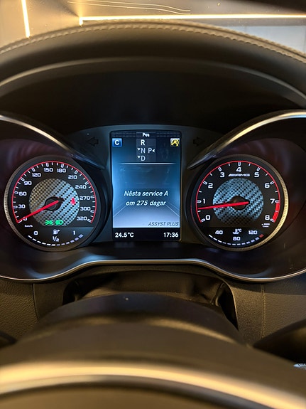 Mercedes-Benz C63 14 of 17