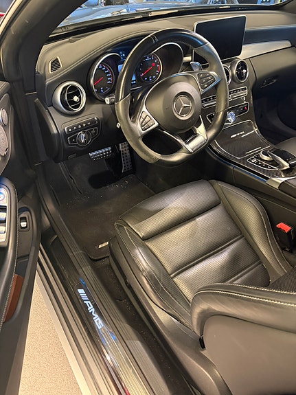 Mercedes-Benz C63 15 of 17