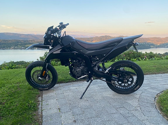 Aprilia SX 125 Super Motard 3 of 13
