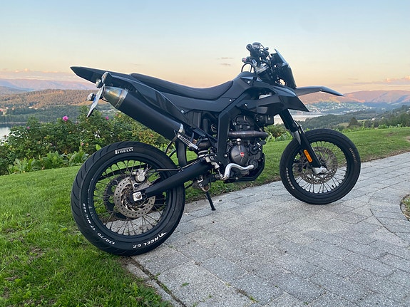 Aprilia SX 125 Super Motard 9 of 13