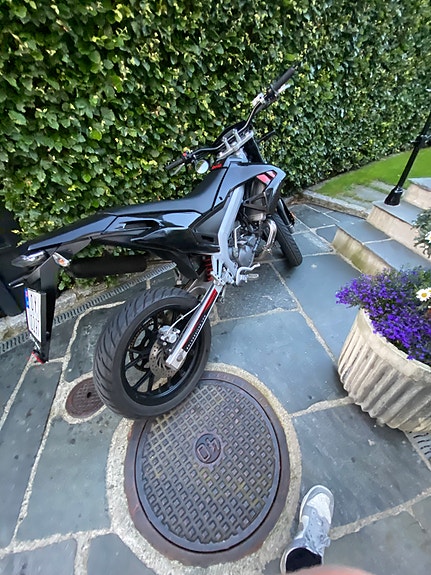 Aprilia SX 50 2 of 30
