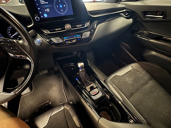 Toyota C-HR 15 of 30