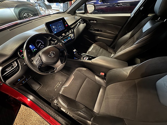 Toyota C-HR 12 of 30