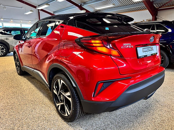 Toyota C-HR 3 of 30