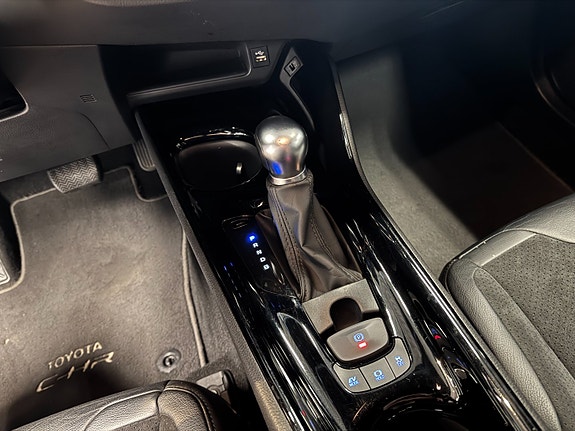 Toyota C-HR 16 of 30