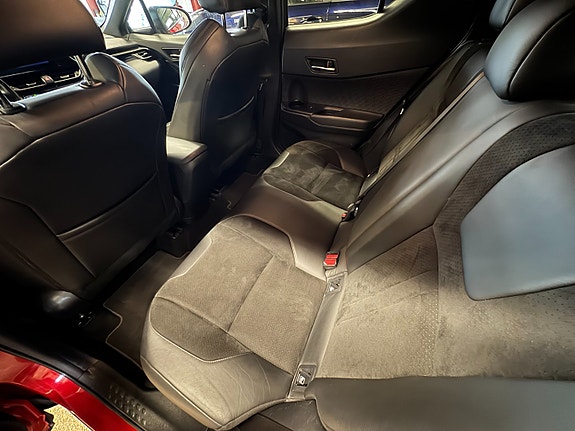 Toyota C-HR 24 of 30