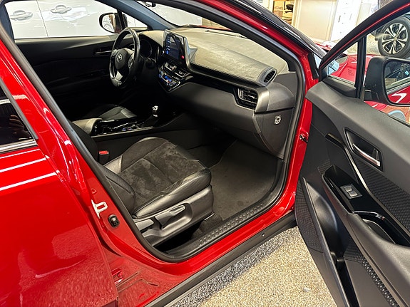 Toyota C-HR 28 of 30