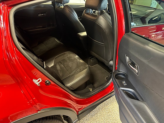 Toyota C-HR 25 of 30