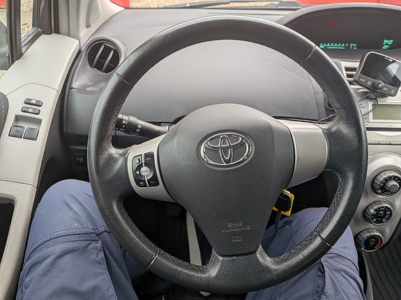 Toyota Yaris 9 of 21