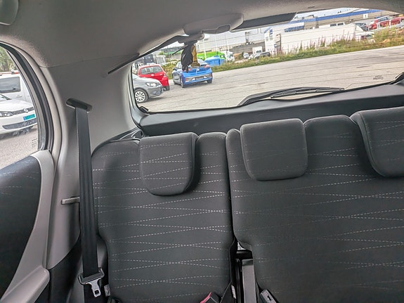 Toyota Yaris 12 of 21