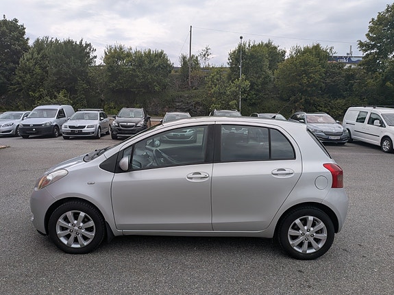 Toyota Yaris 4 of 21