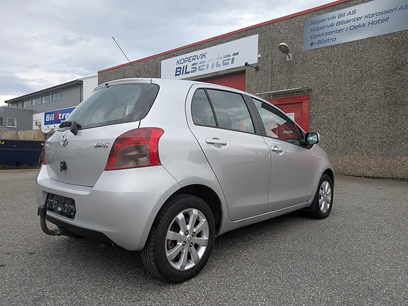 Toyota Yaris 6 of 21