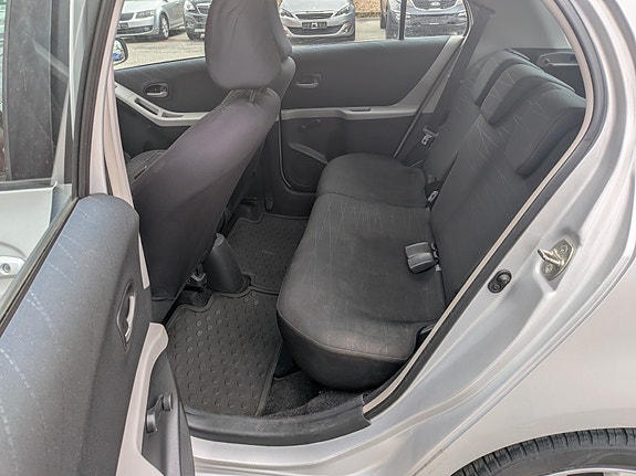 Toyota Yaris 19 of 21