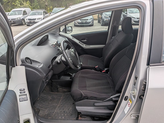 Toyota Yaris 17 of 21