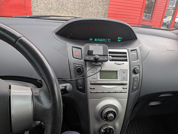 Toyota Yaris 11 of 21