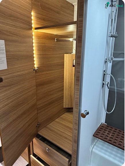 Adria Sonic Supreme I 810S | Toppmodell | Alde | Solcelle | Skinn | Utv.dusj | V.hjul | 15 of 30