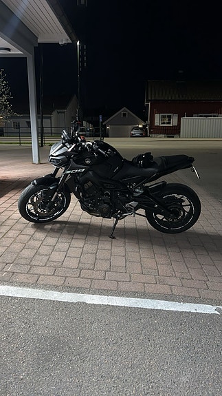 Yamaha MT-09 8 of 10