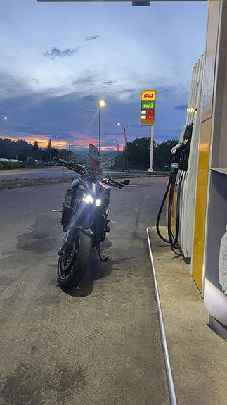 Yamaha MT-09 4 of 10