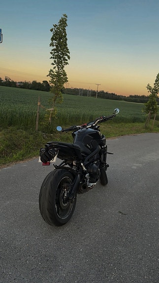 Yamaha MT-09 2 of 10