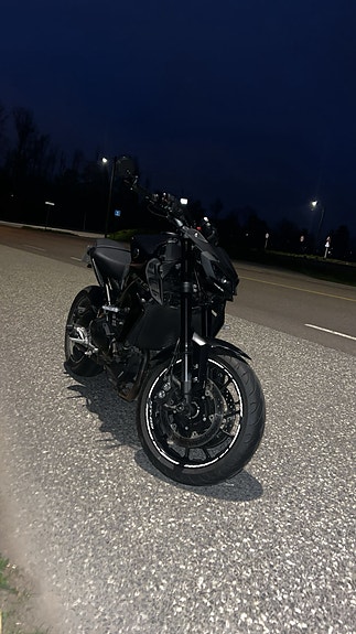 Yamaha MT-09 6 of 10