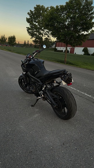 Yamaha MT-09 3 of 10