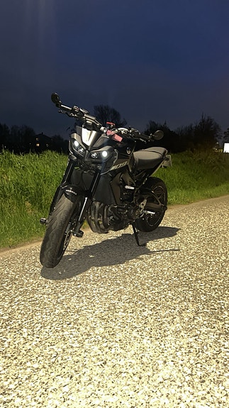 Yamaha MT-09 7 of 10