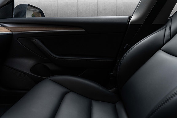 Tesla Model 3 13 of 30