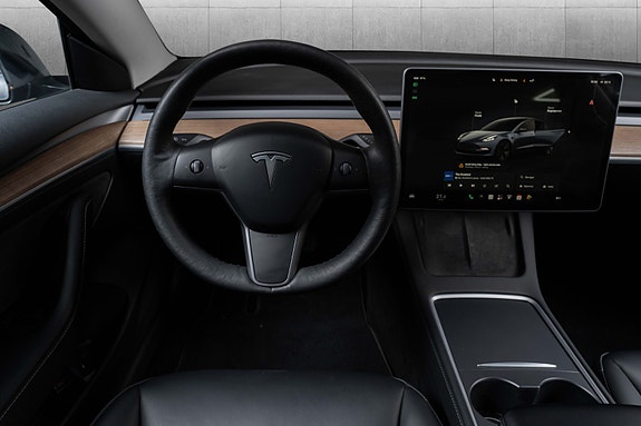 Tesla Model 3 26 of 30