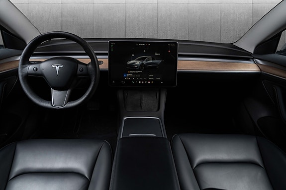 Tesla Model 3 25 of 30