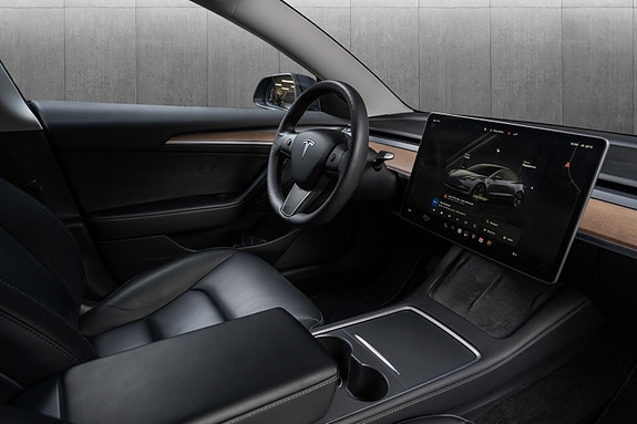 Tesla Model 3 30 of 30