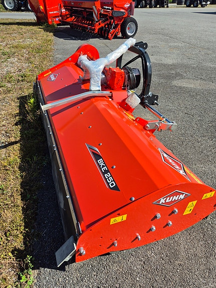 Kuhn beitepusser/kantrydder 2024, kr 105 000,-