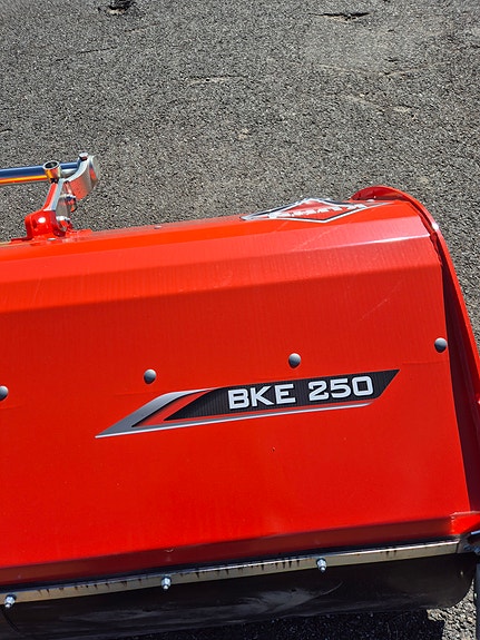 Kuhn beitepusser/kantrydder 2024, kr 105 000,-