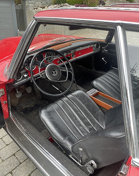 Mercedes-Benz 230 SL 9 of 16