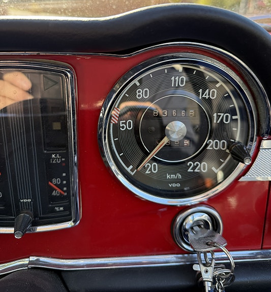 Mercedes-Benz 230 SL 11 of 16