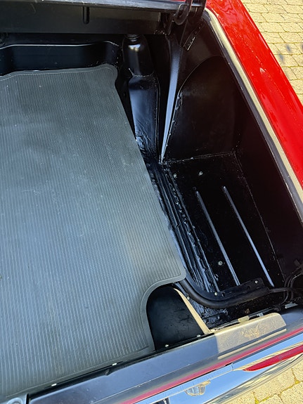 Mercedes-Benz 230 SL 13 of 16